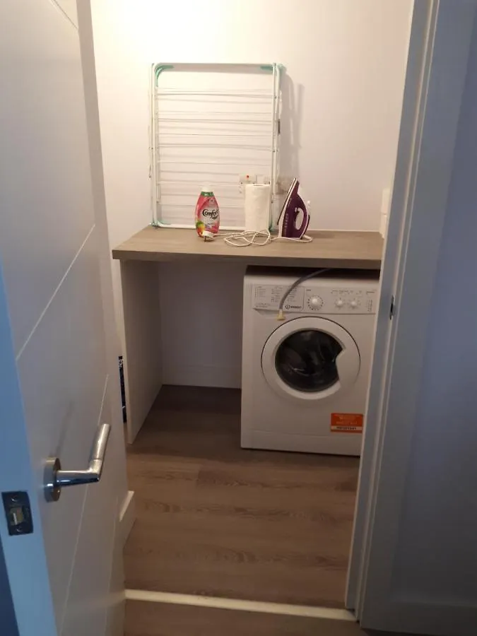 Rentunique St Georges 2X 2 Bed Amazing Apartments Moments From Centre Horley 0*,  United Kingdom