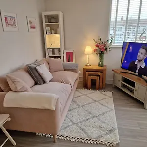 Luxury Modern Apt With Parking On Broadway Apartment Leigh-on-Sea