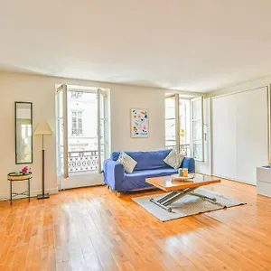 Bright Parisian Flat - Marais Apartment Paris